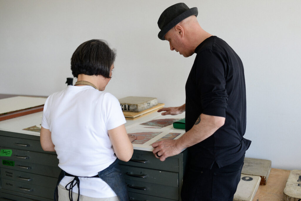 Olivier Bodart's visit to the Atelier Galerie A. Piroir - Photo credit: Prune Paycha