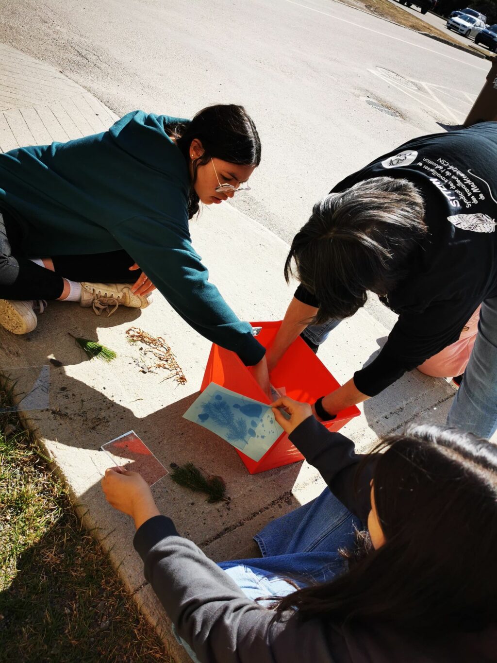 Rinçage du chlorure de fer qui n'a pas réagi à l'exposition