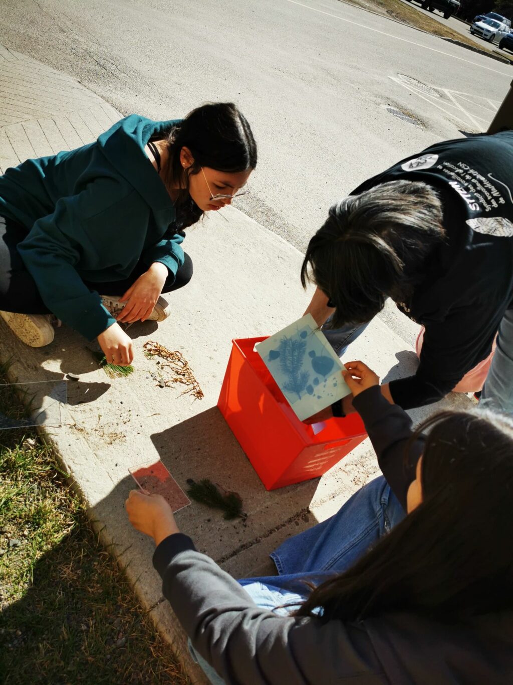 Rinsing off iron chloride that has not reacted to exposure
