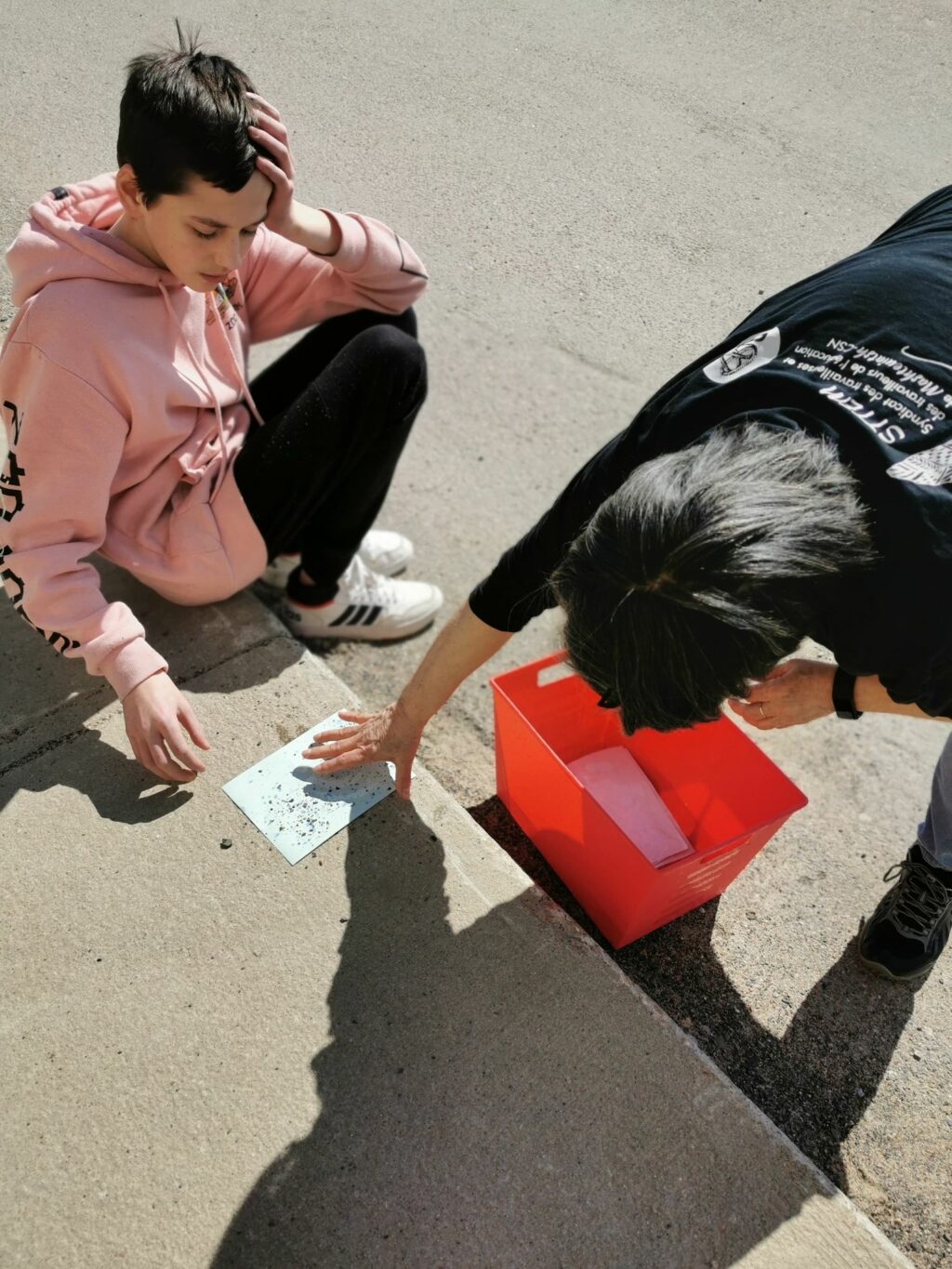 Rinçage du chlorure de fer qui n'a pas réagi à l'exposition