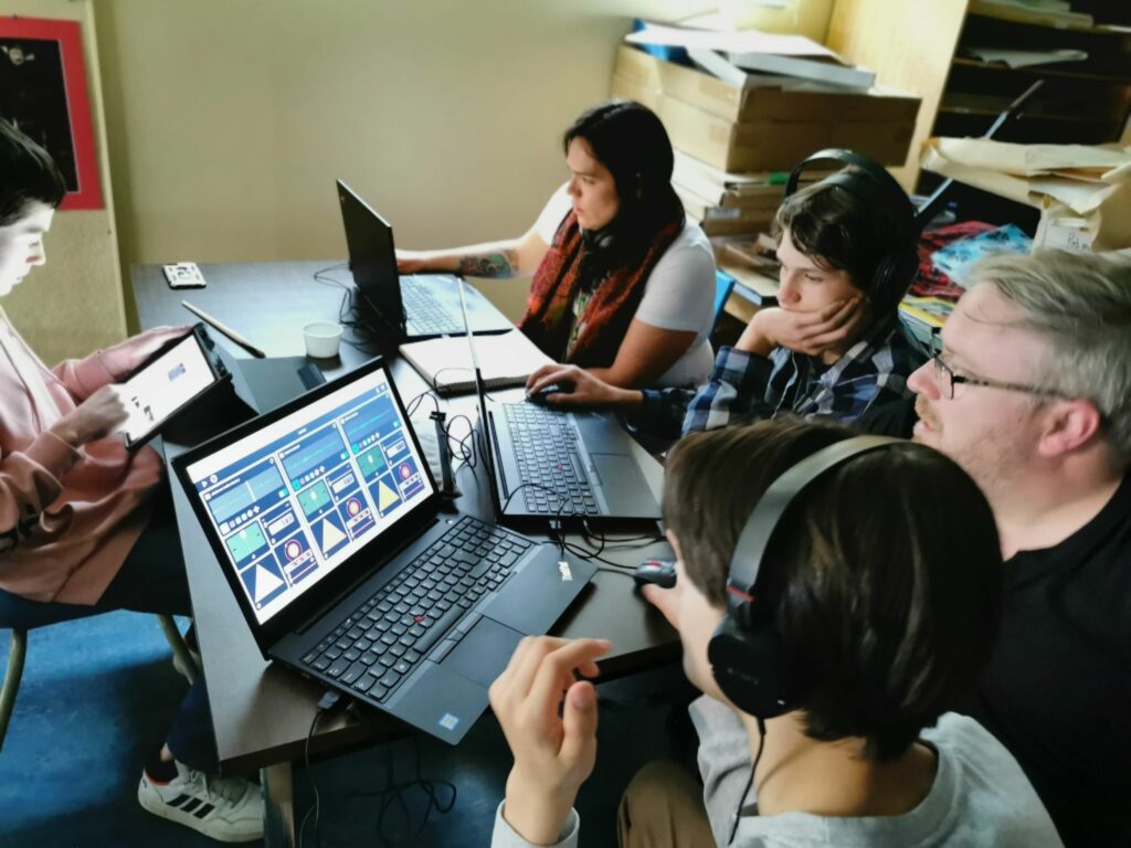 Matching sounds to images with Cosimu