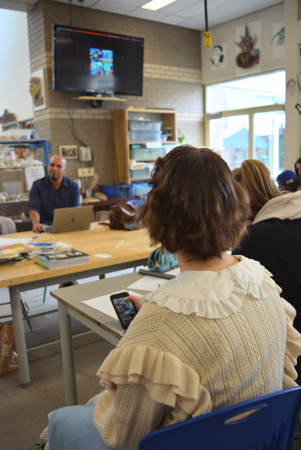 Juan répond aux questions des élèves