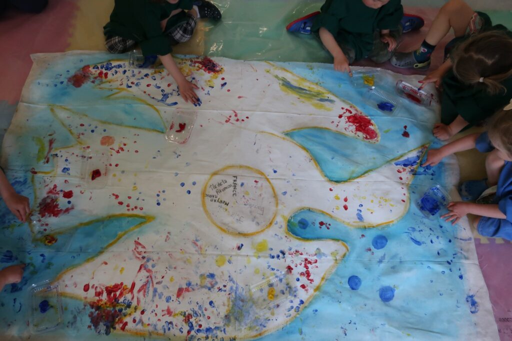 Creative workshop at the Garderie Le petit cheval Blanc, participation of the educators, from babies to 4 year olds childs- Photo credit Marie-Hélène Comeau