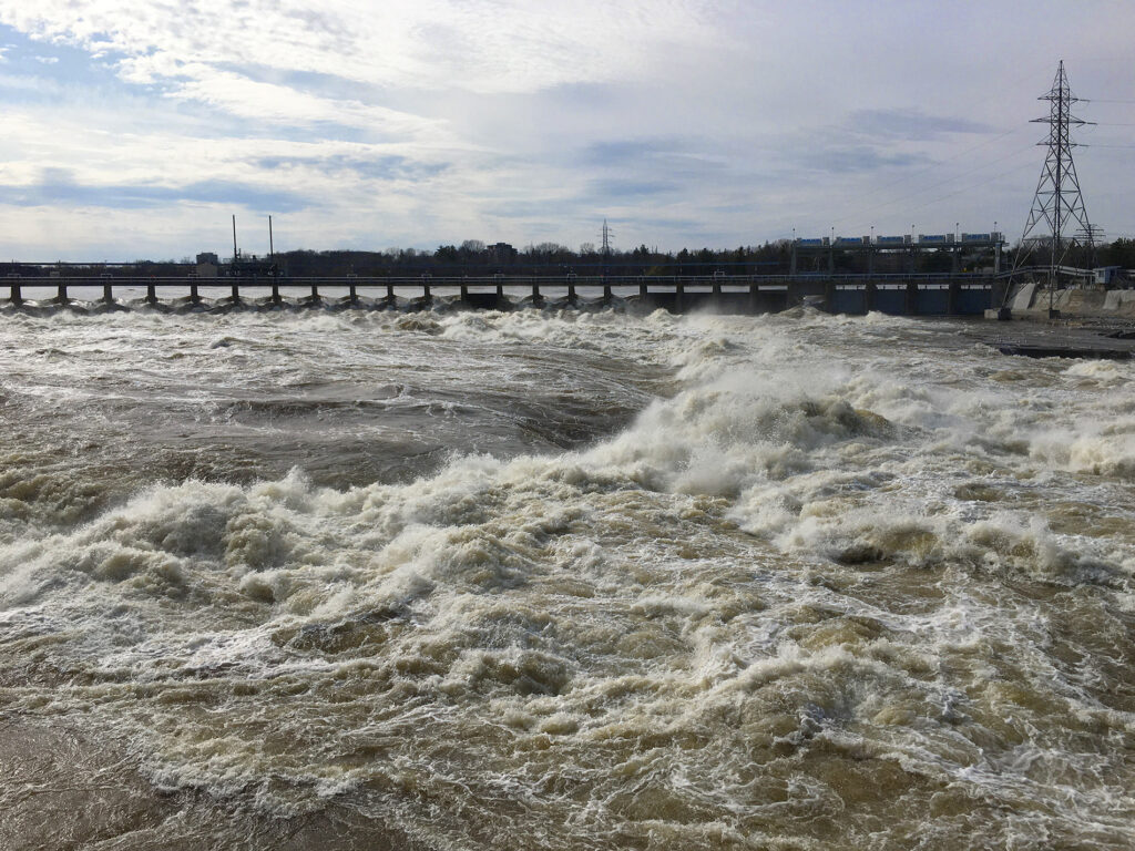 Exploring the Chaudière Falls during the spring high water season. It's one of the sites we are using as a research object and meeting point in the project.
